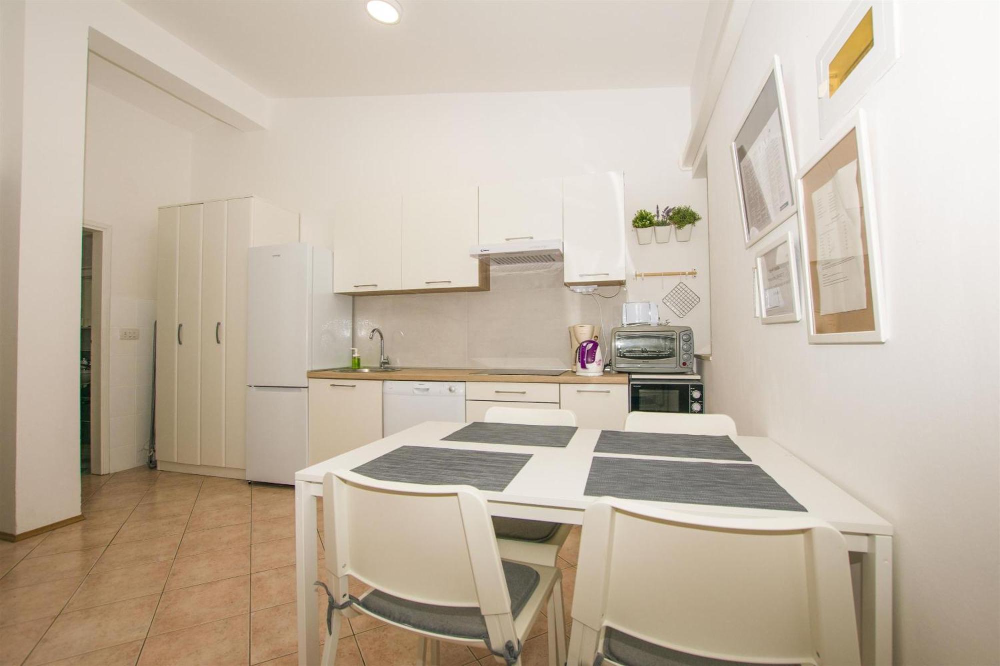 Apartments Josip Drage Exterior photo