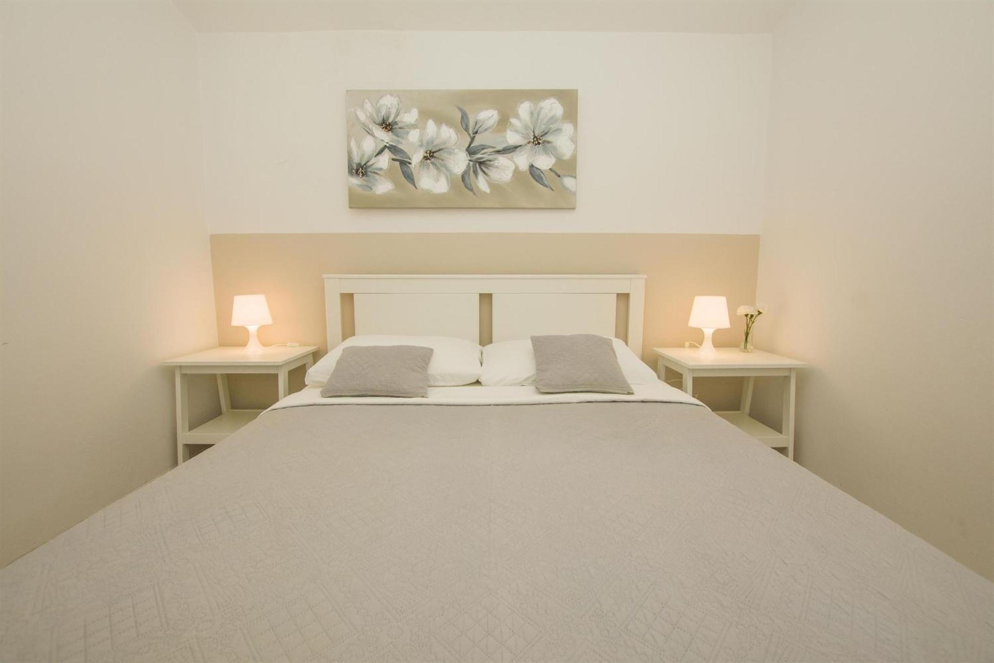 Apartments Josip Drage Exterior photo